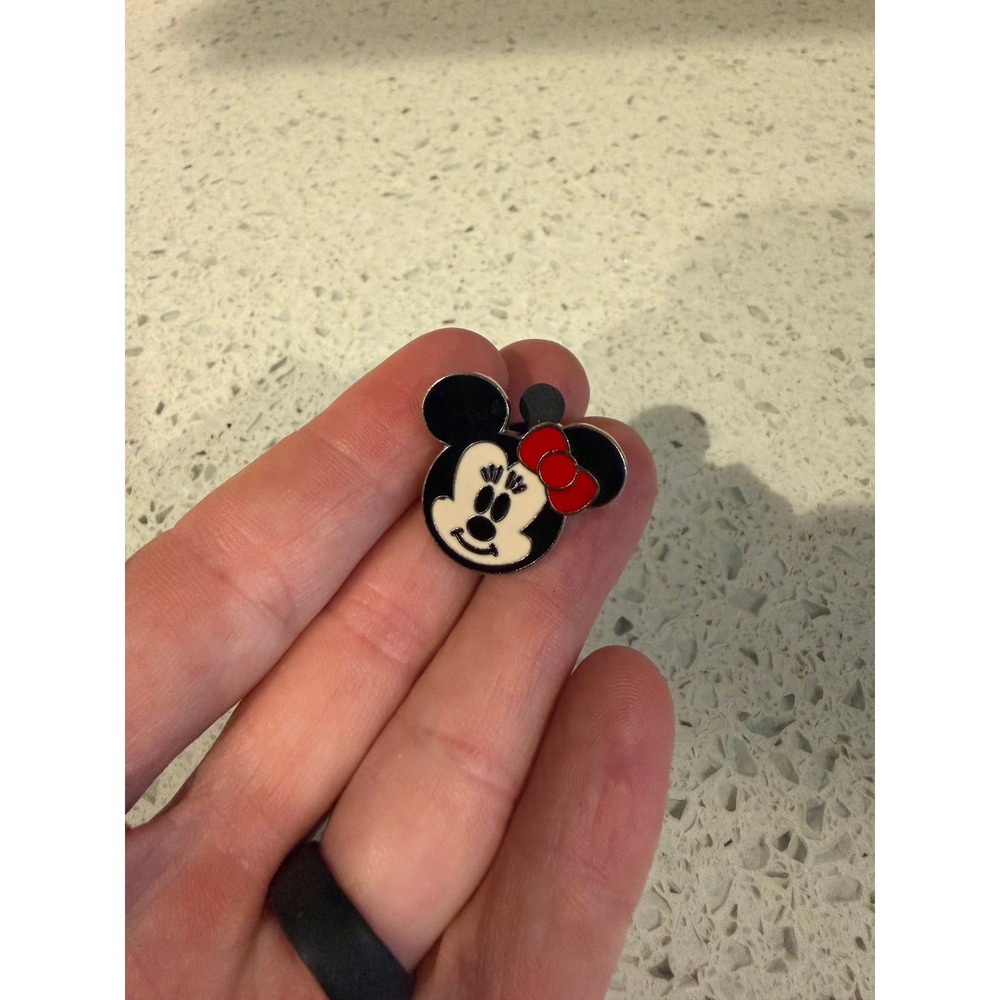 Disney Minnie Mouse Face Trading Pin